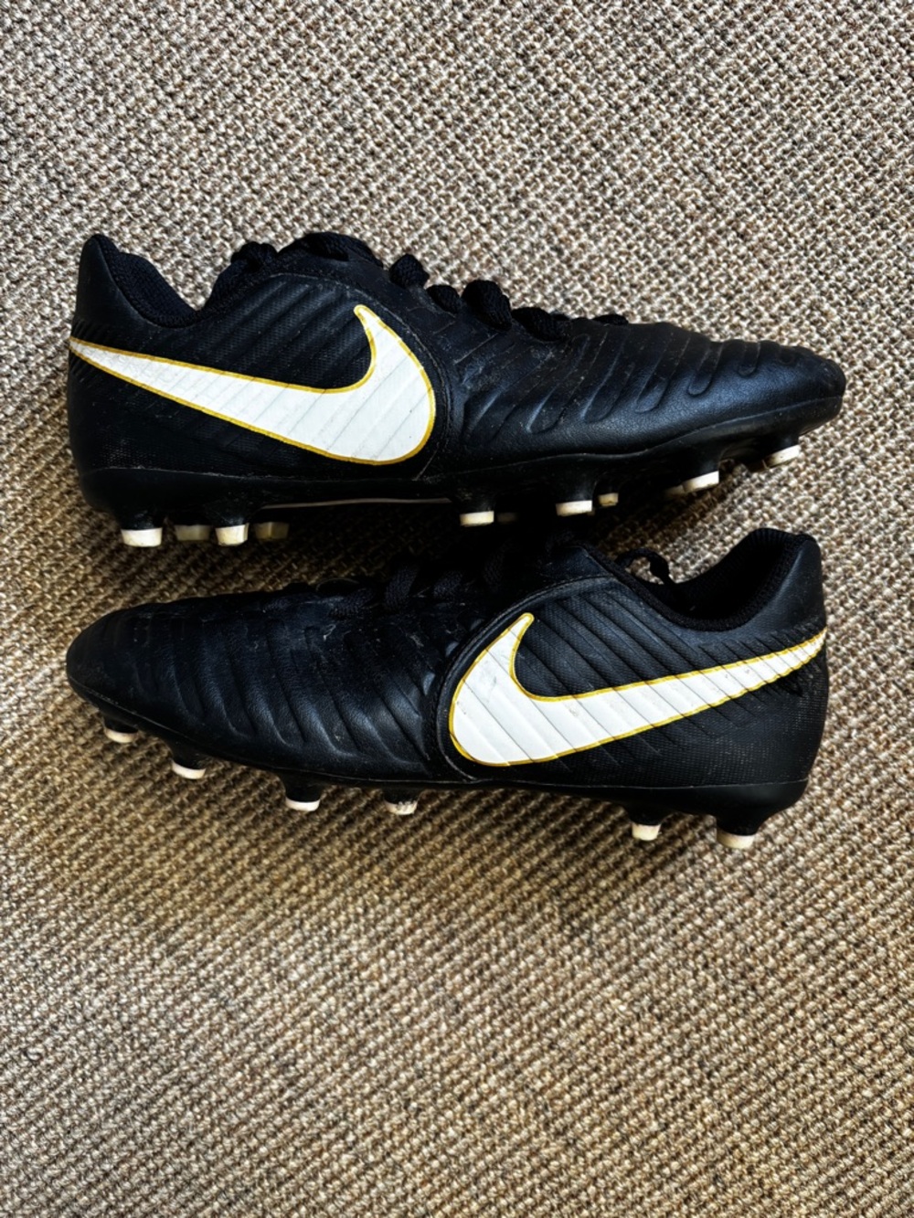 Nike Tiempo Multi-Ground Low Top  Youth Size 5 Black Soccer Cleats